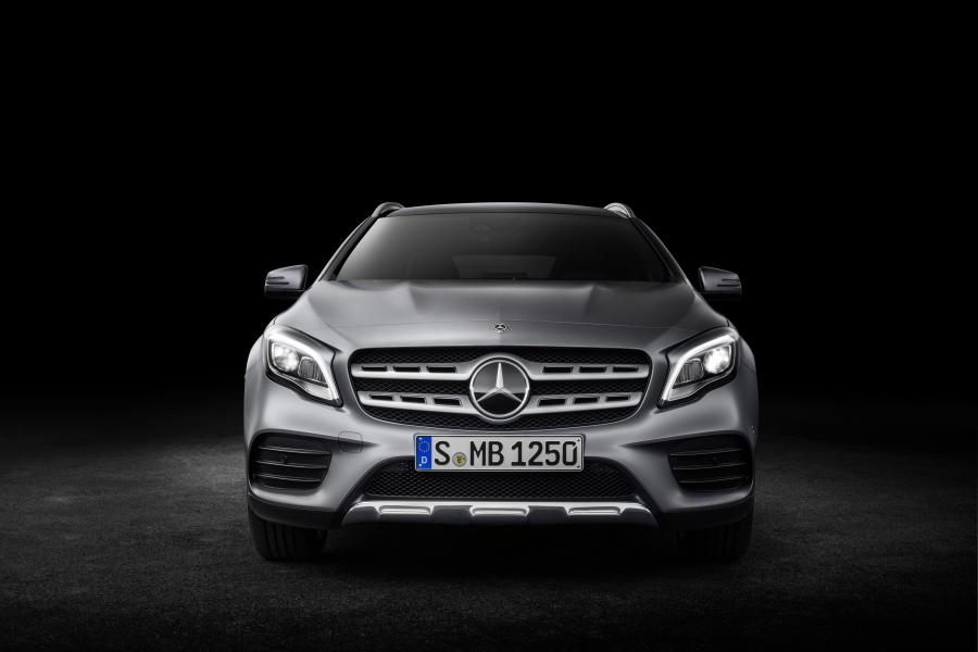  Mercedes-Benz GLA250 4Matic AMG Line 2017 года  (WW) (фото 2 из 13)